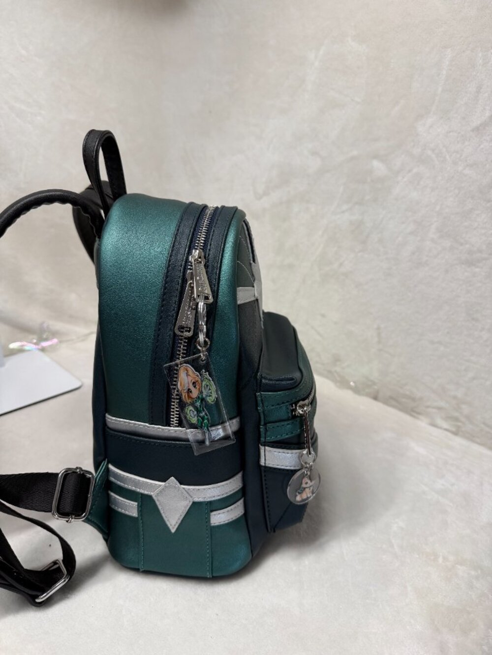Rare Loungefly Captain Marvel Green Backpack & Wallet Set+ 2 Handmade Bag Charms - Picture 4 of 11